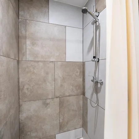 5 - Spacious 2br Apartment, Access, Near Old Town Appartamento Reval