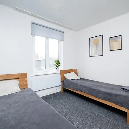 Apartment 5 - Spacious 2br Apartment, Access, Near Old Town *